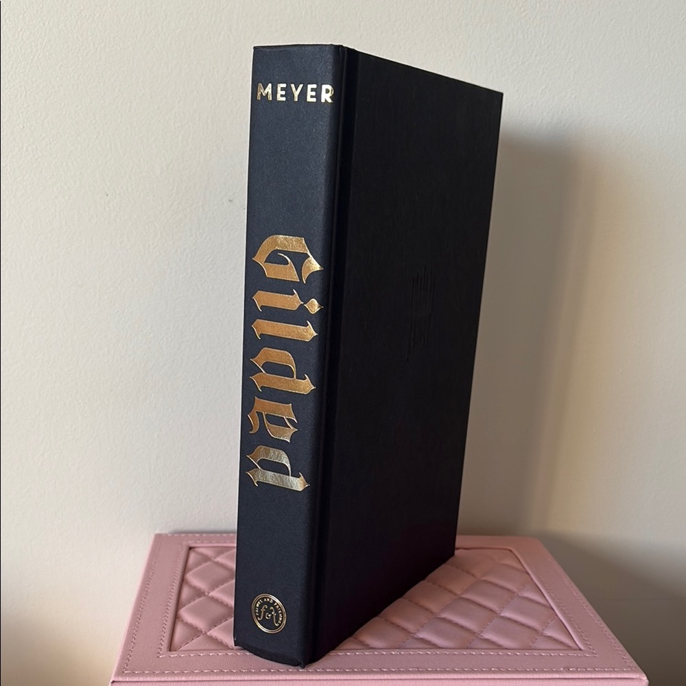 Signed First Edition Gilded Hardcover Book by Marissa Meyer YA fantasy books - Picture 10 of 13
